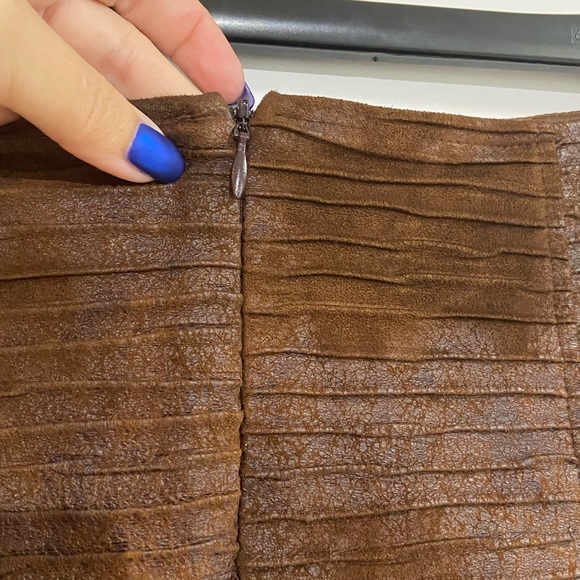 EUC Joseph Ribkoff Women’s Brown Faux Leather Ribbed Pencil Skirt Size 4 - Picture 7 of 9